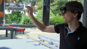 Blick durch die HoloLens (Bild: Machineering GmbH & Co. KG)