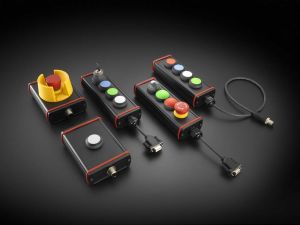 Je nach Einsatzzweck konfektioniert EVG die Plug&Play-Box in unterschiedlichen Abmessungen und integriert bis zu zehn frei wählbare Bedienelemente. (Bild: EVG Martens GmbH & Co. KG)