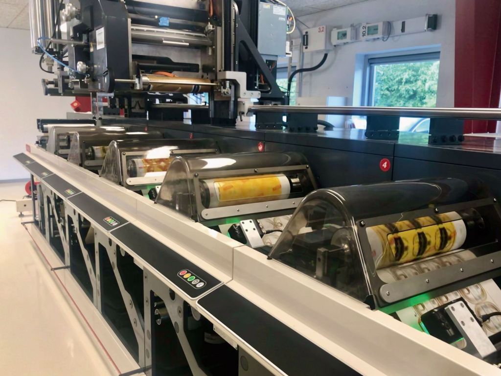  Jede der sechs Druckeinheiten der Etikettendruckmaschine von Nilpeter wurde mit einer Vision-Kamera von B&R ausgestattet. Mit einer Ausschussreduzierung um 50 Prozent trägt das Vision-System erheblich zur Ertragssteigerung bei.