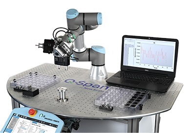  Die Q-Span Workstation von Scientific Instruments kombiniert UR-Roboter mit dem Greifer NSR-PG.